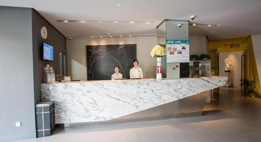 Jinjiang Inn Caoan Road Shanghái Exterior foto